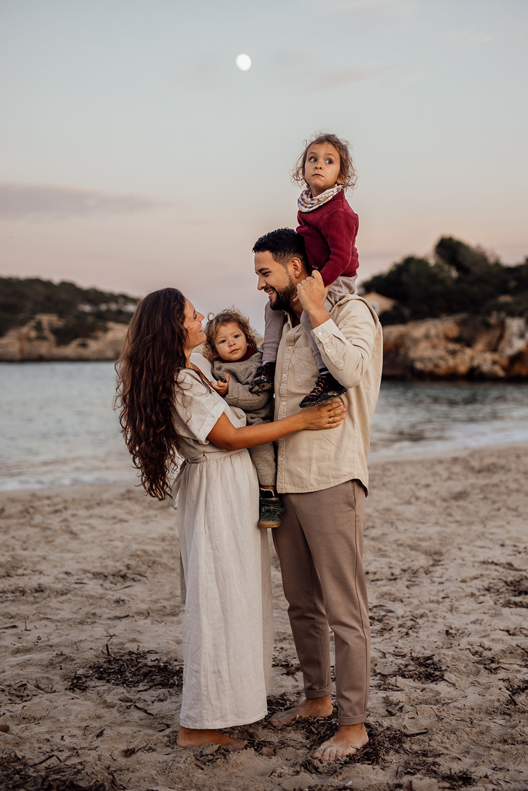 Familienfotoshooting auf Mallorca, Professionelle Urlaubsbilder auf Mallorca mit der Familie am Strand 