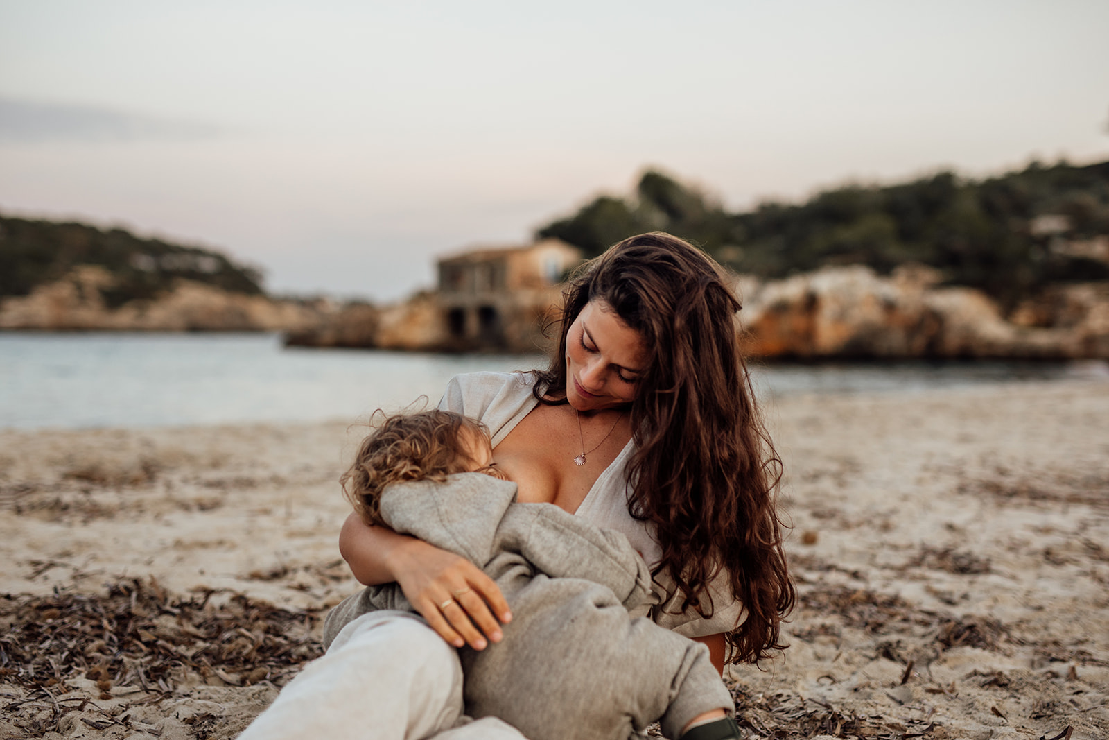 Motherhood Fotoshooting auf Mallorca mit Familie 