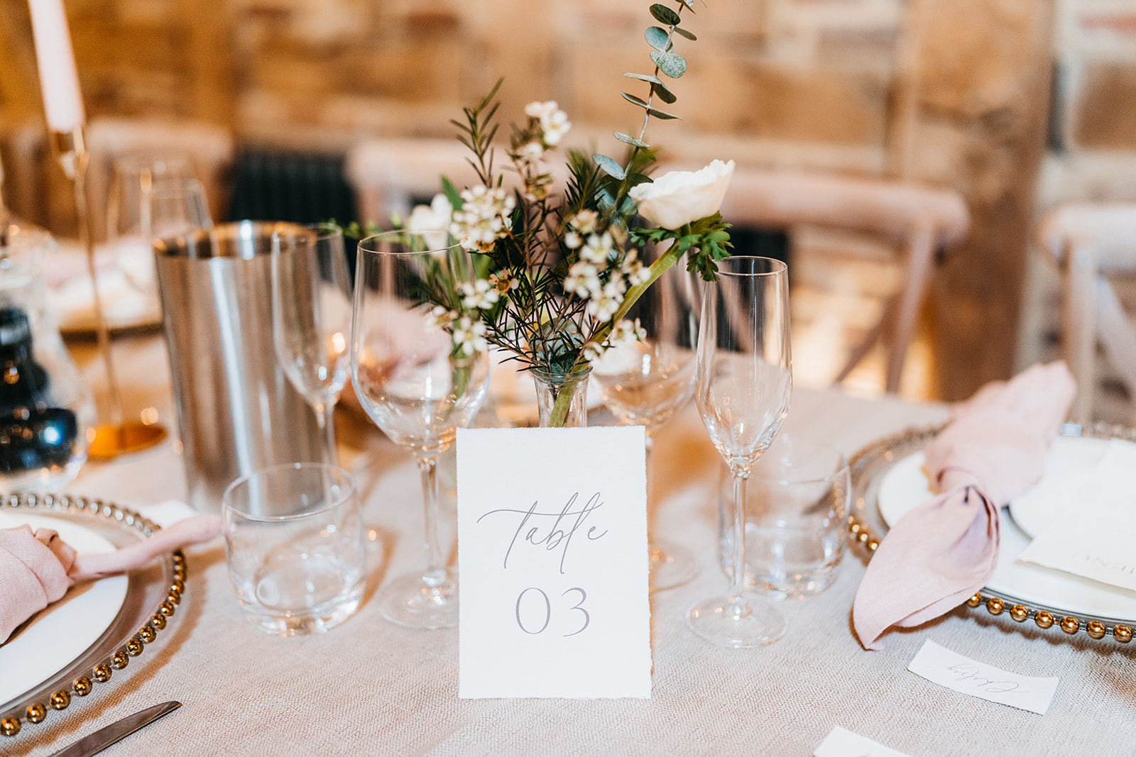 table layout and flowers by Floral Findings