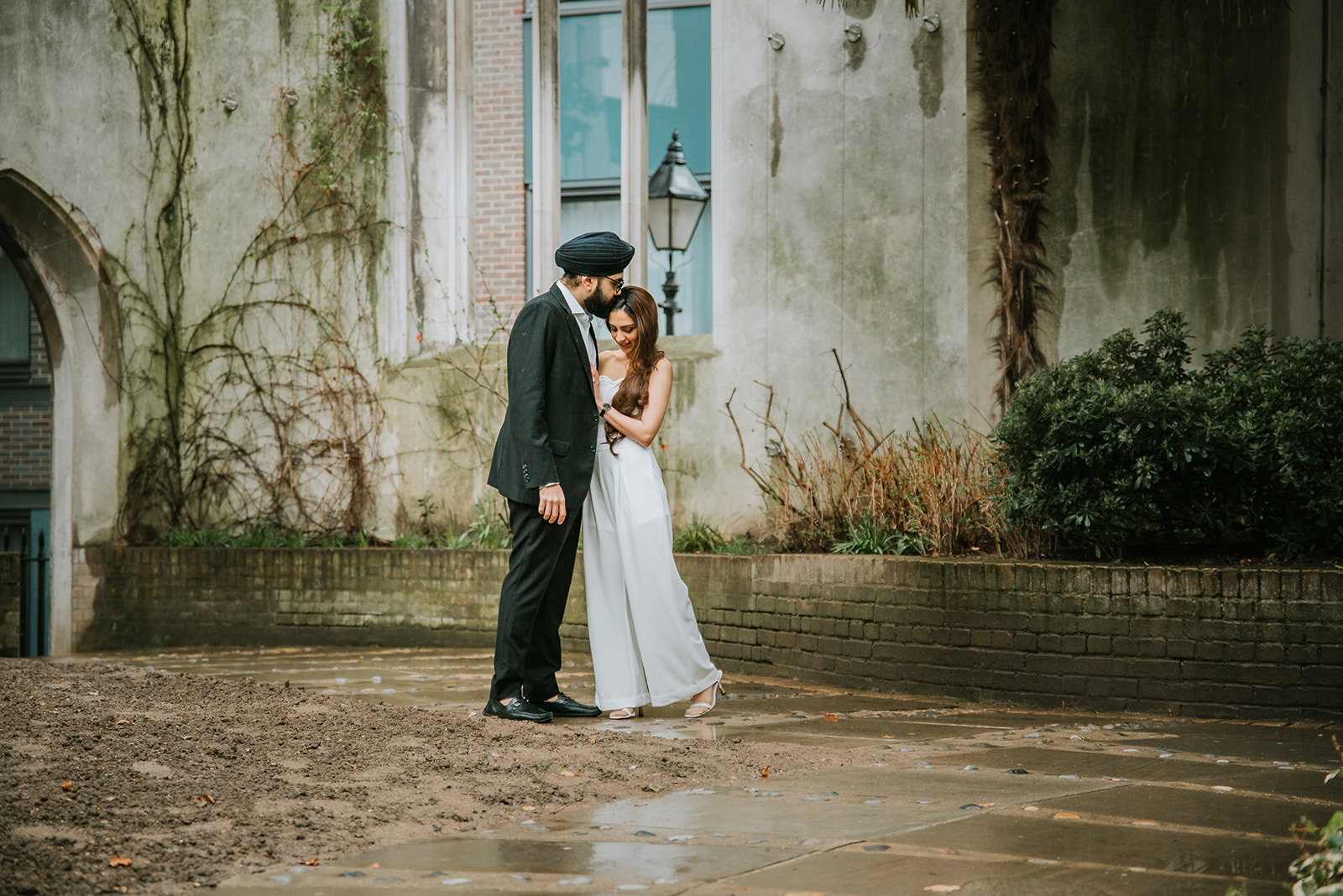ST DUNSTAN IN THE EAST, LONDON ENGAGEMENT SHOOT