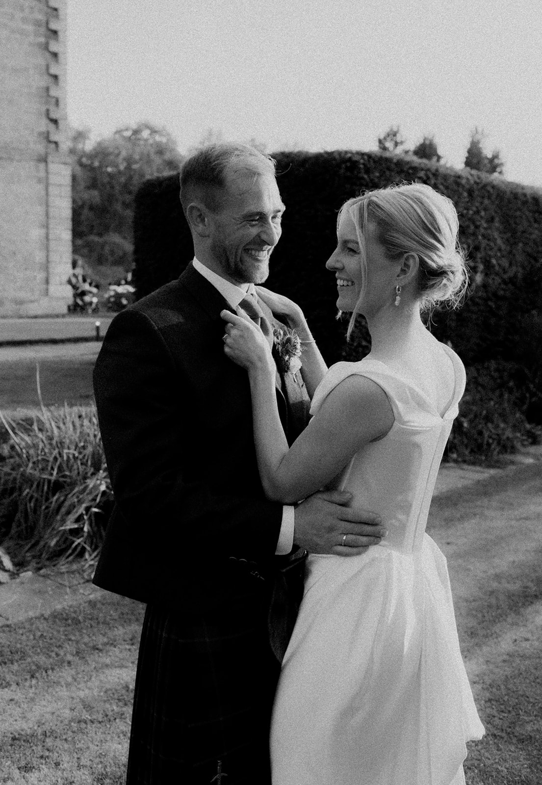 Couple wedding photographs at Gilmerton House Edinburgh