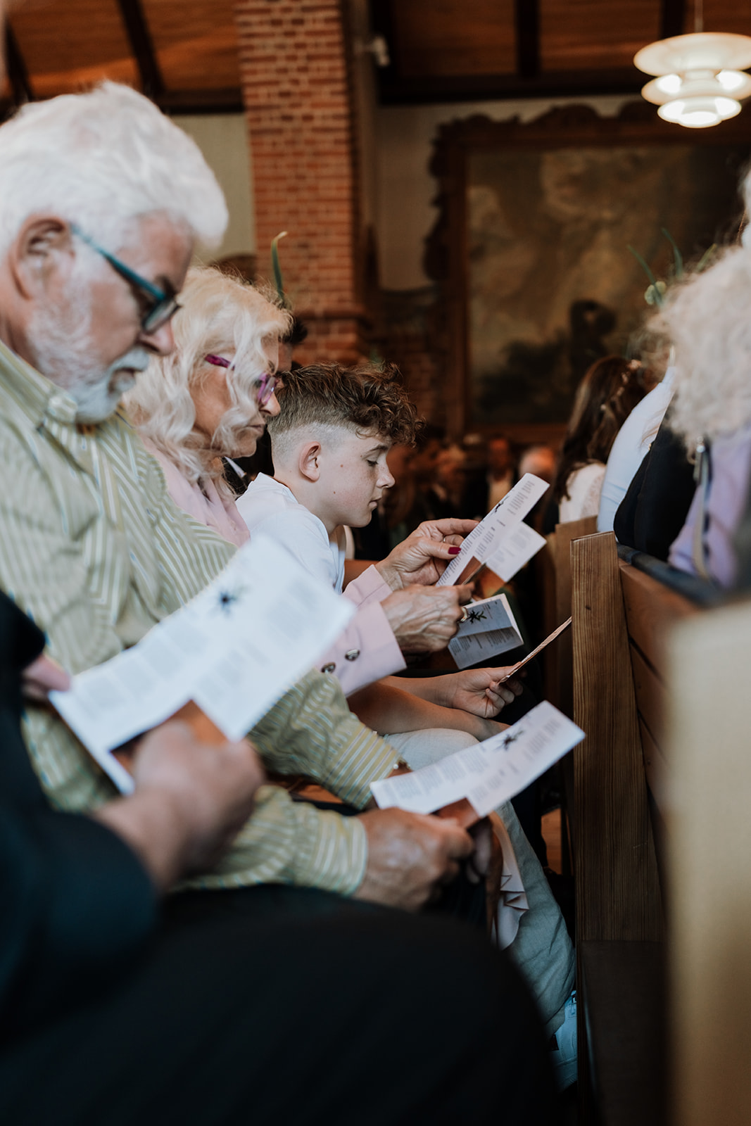 Familie i kirken under konfirmation