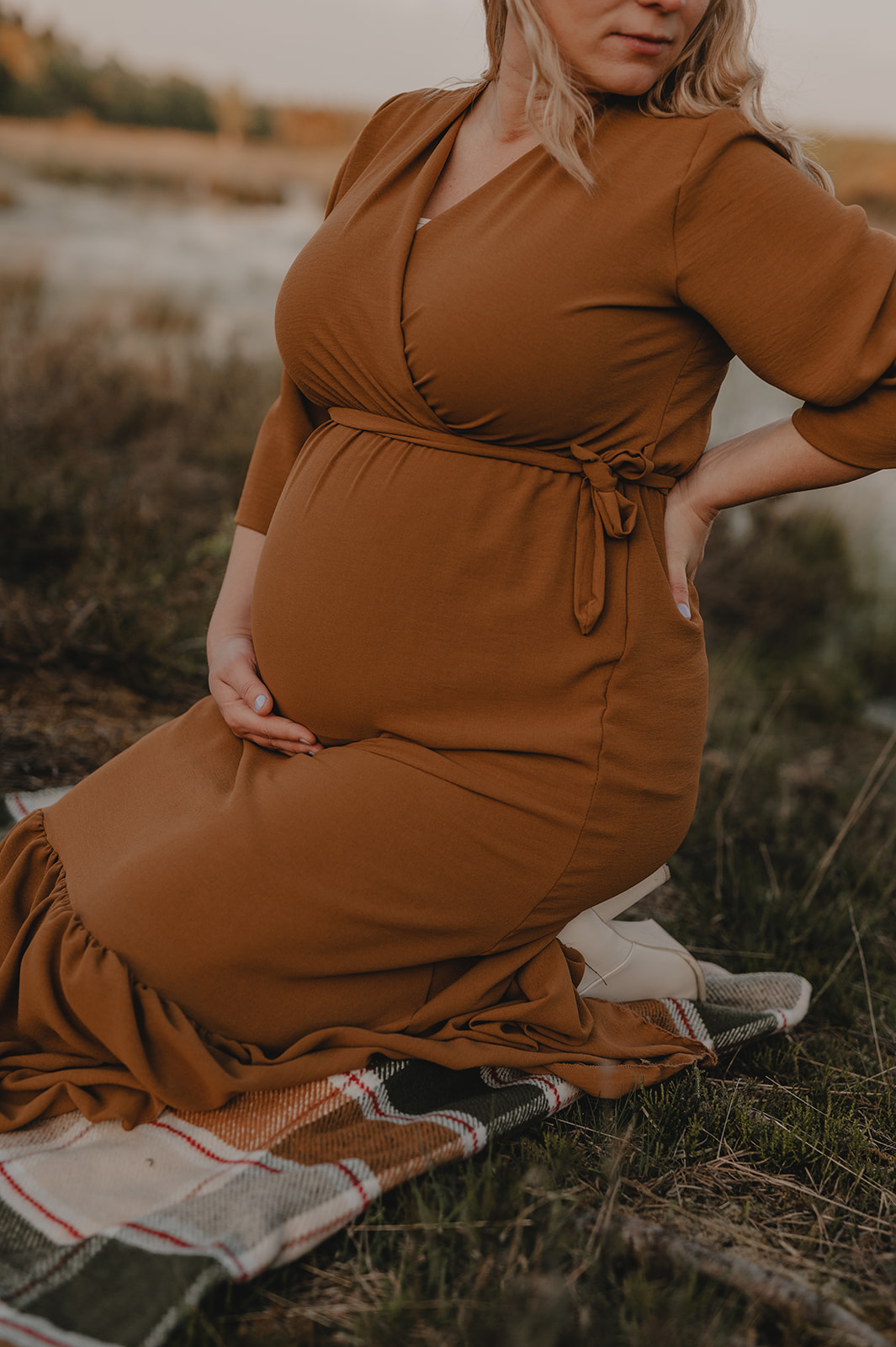 zwangerschapsfotoshoot gelderland veluwe fotograaf fotoshoot zwanger buiten met partner apeldoorn zwolle hattem heerde 