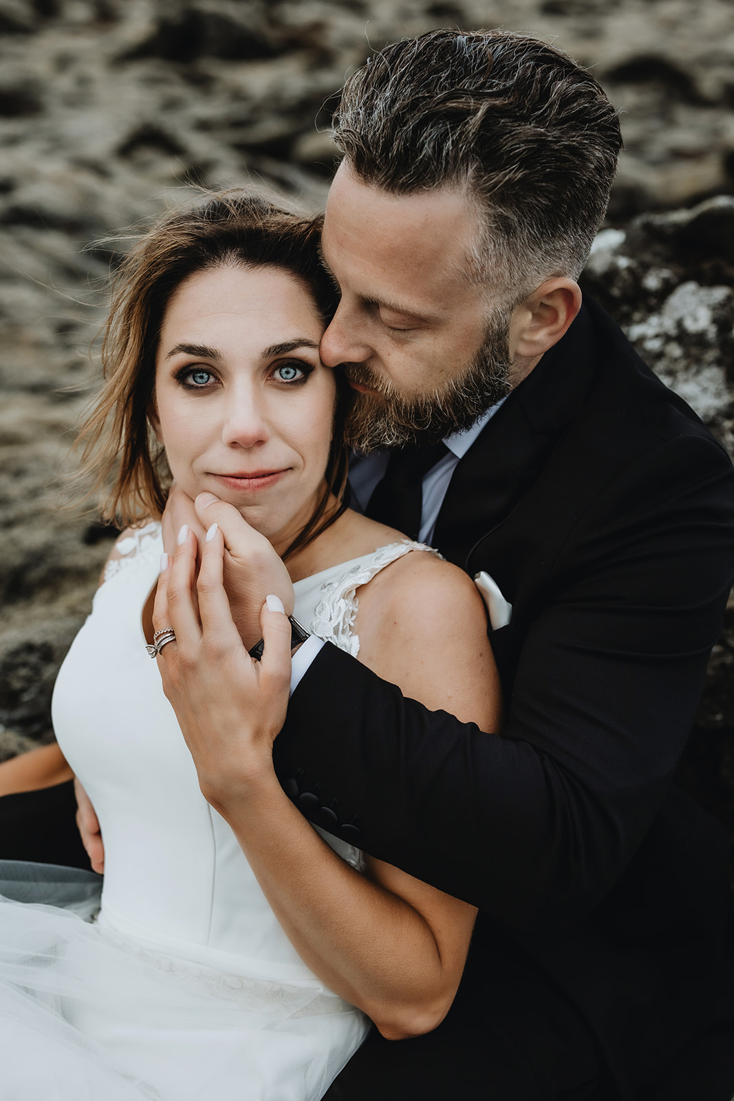 Couple eloped from the US to get married in Iceland with a photographer