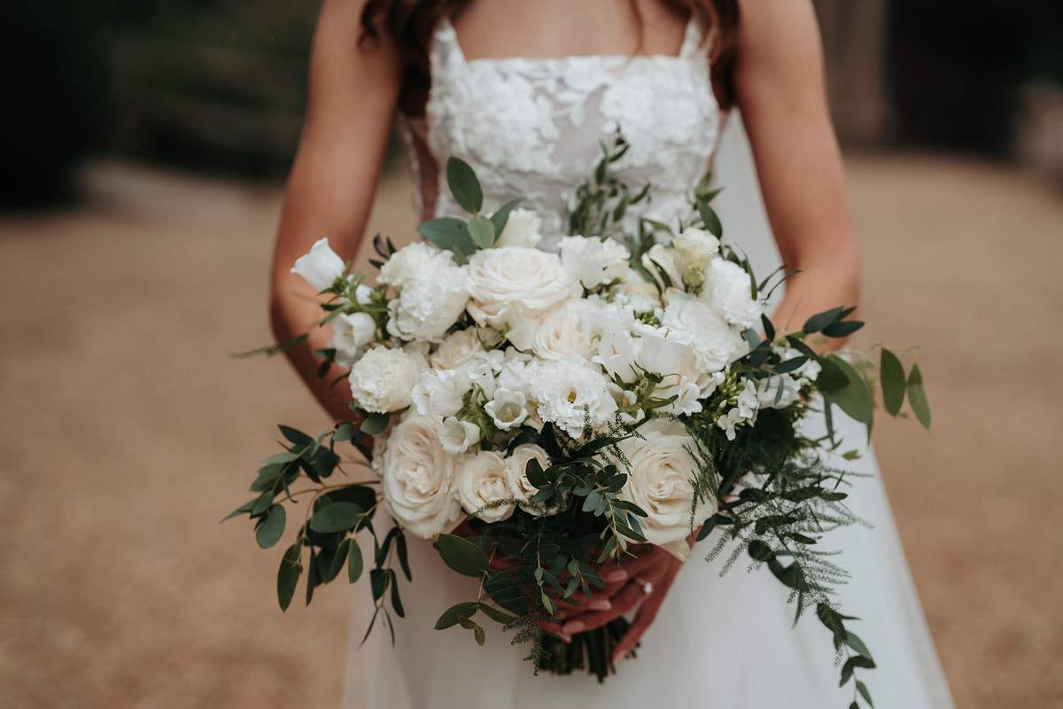 brides wedding flowers 