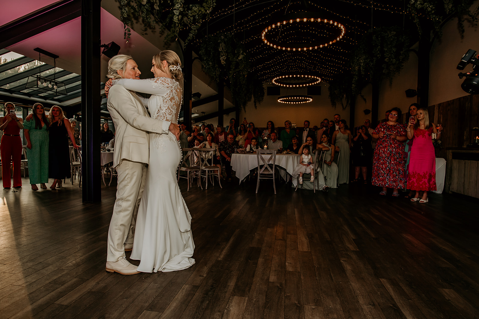 first dancing at foxtails wedding venue