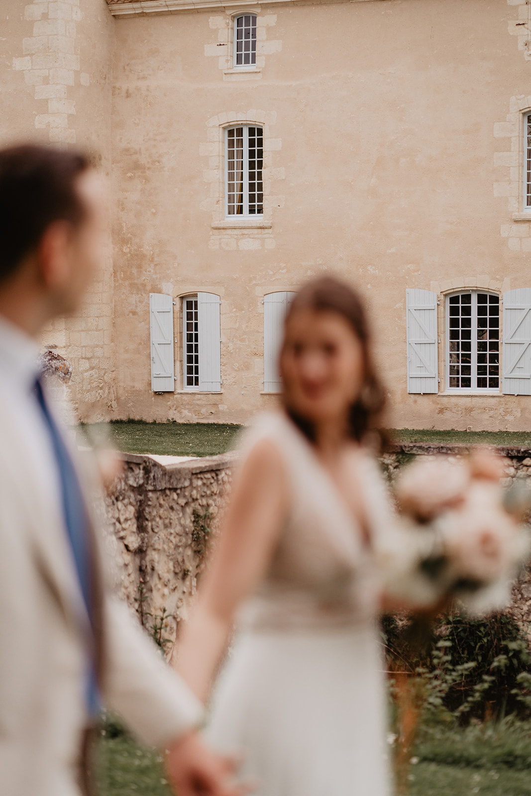 Spring wedding in Dordogne and Périgord Vert, Château de la Mothe, couple session, photo and film duo Bordeaux