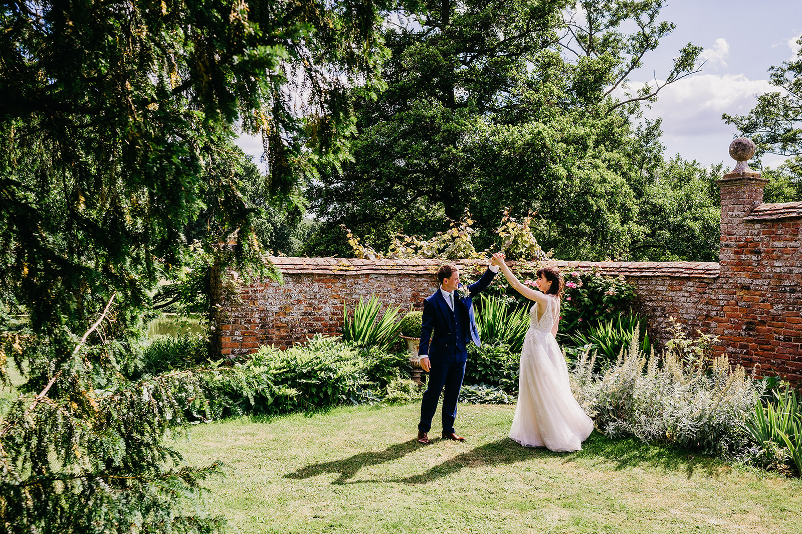 dancing couple in the gardens of birtsmorton court 