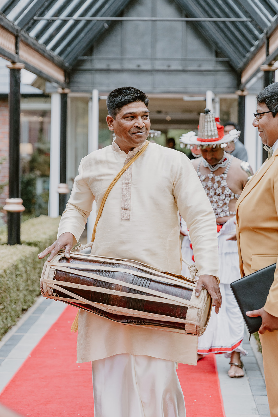 traditional Sri Lankan wedding drummers and dancers
