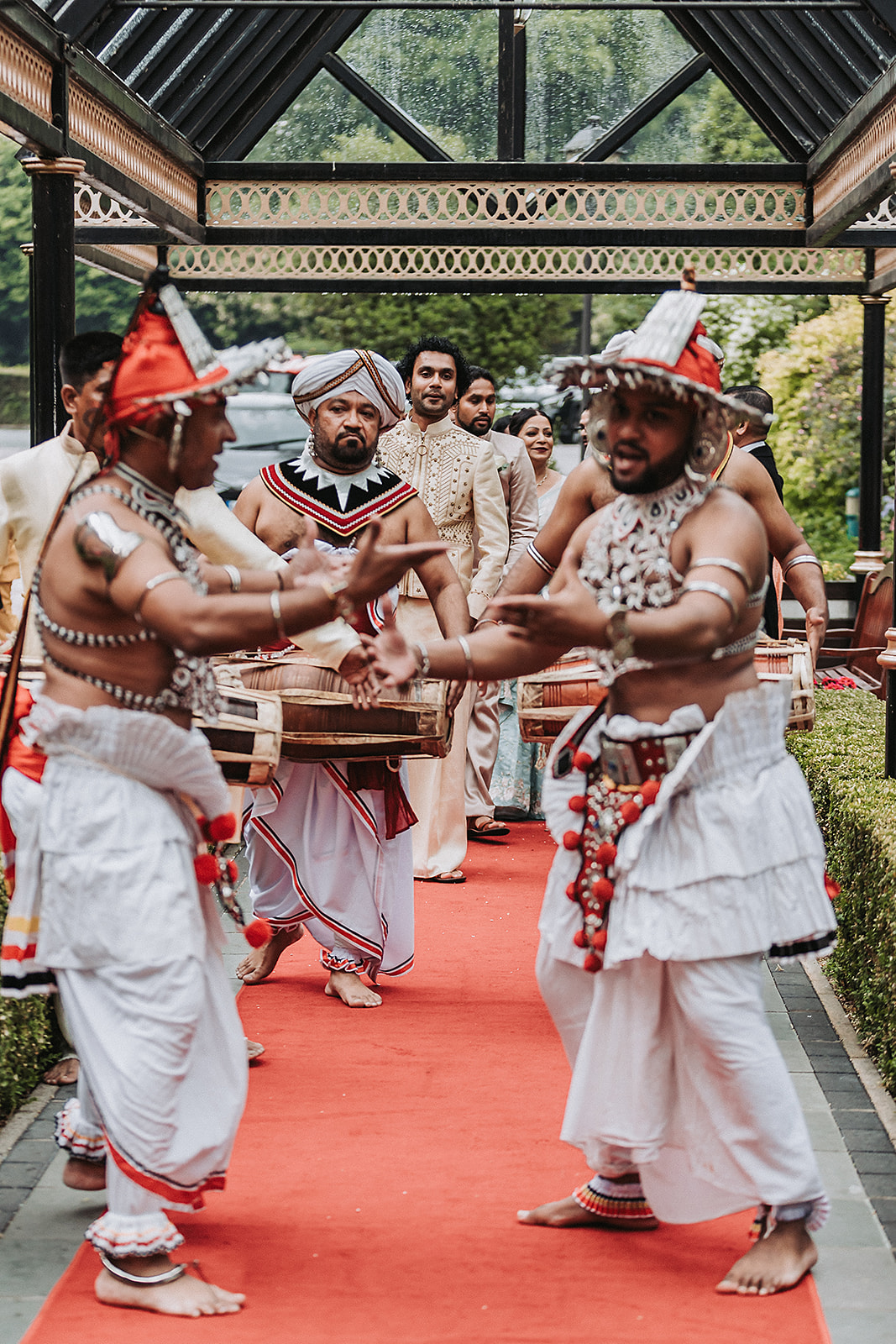 traditional Sri Lankan wedding drummers and dancers