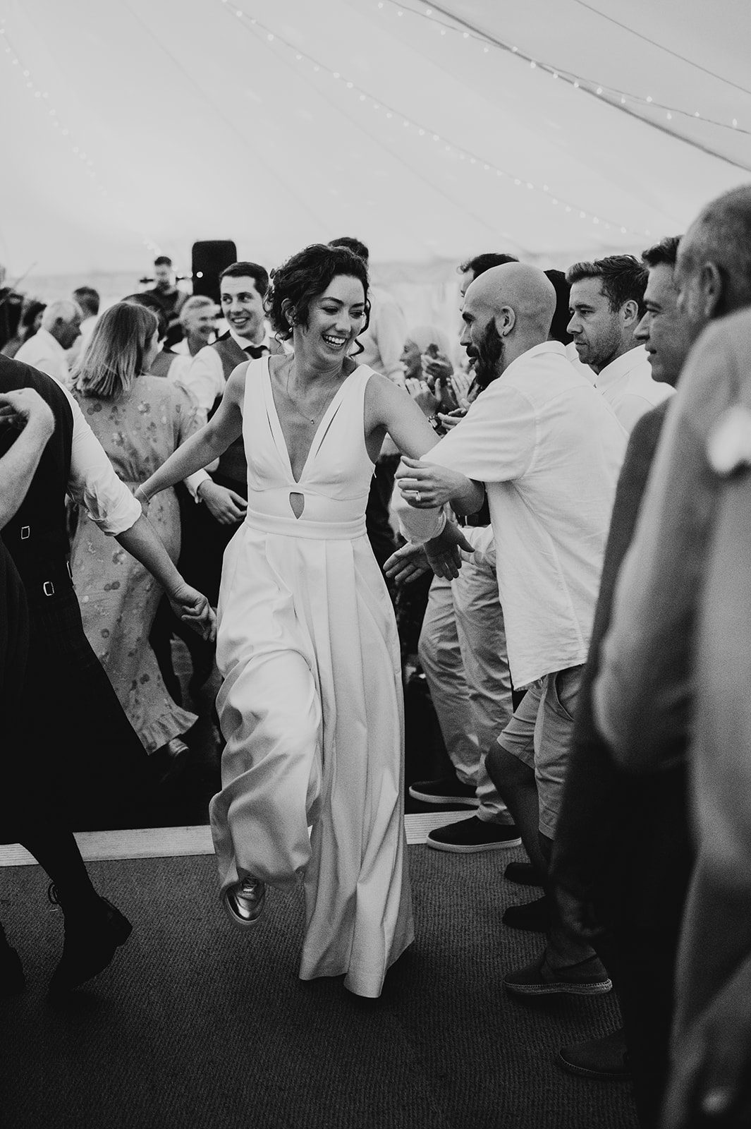 bride enjoying ceilidh dance