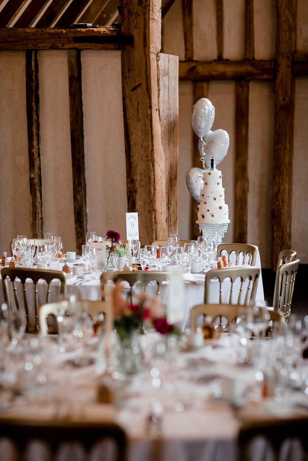 barn wedding with all its decoration and classic wedding cake