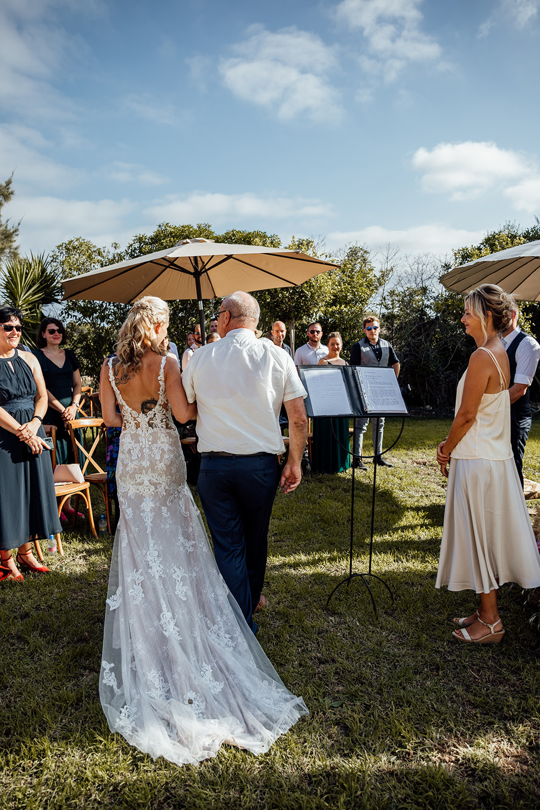 Freie Trauung auf Mallorca Finca - Bräutigam wartet auf Braut 