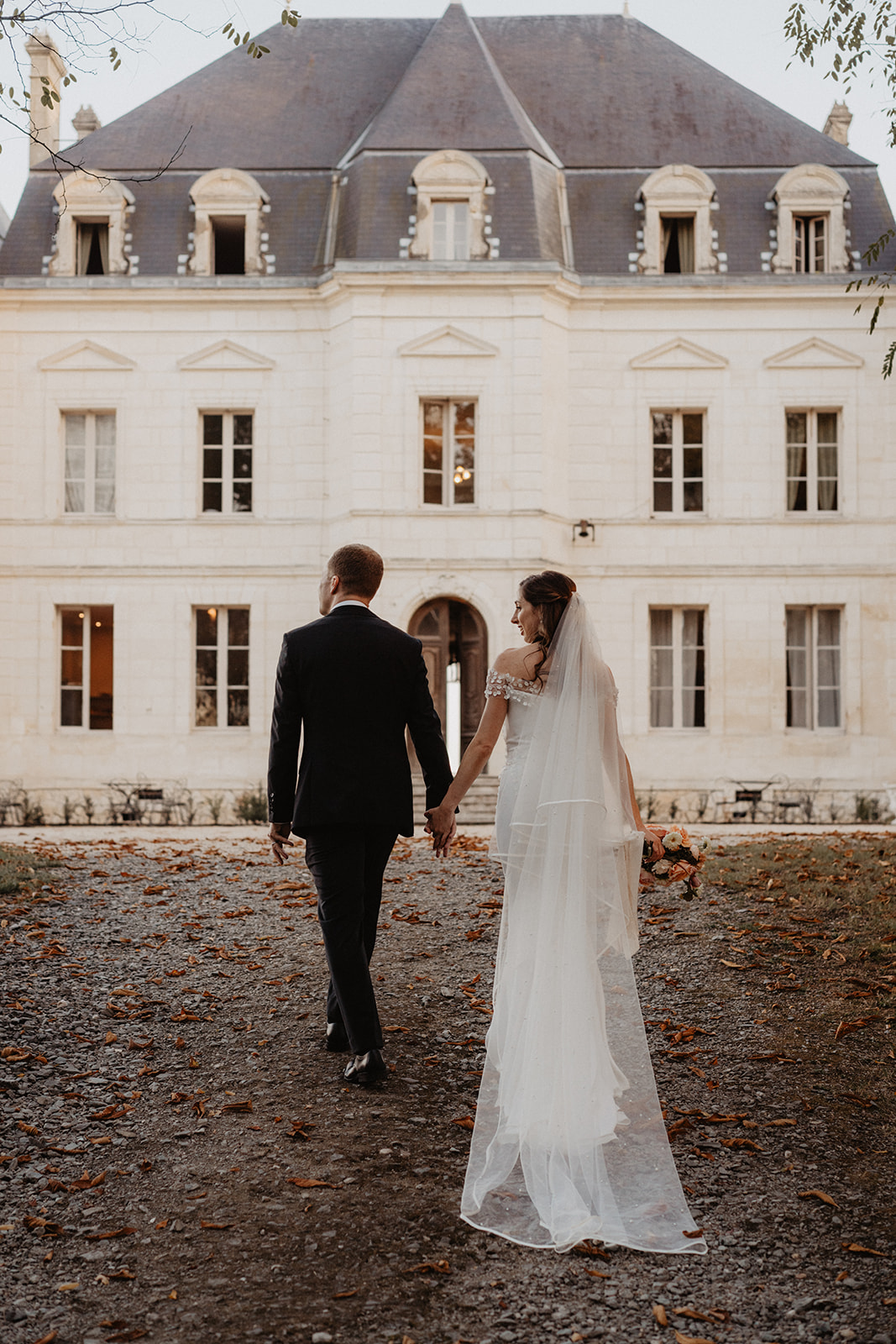 Un couple se marie dans le Sud-Ouest de la France, au Château Fengari près de Bordeaux. Duo Photos et films de mariage