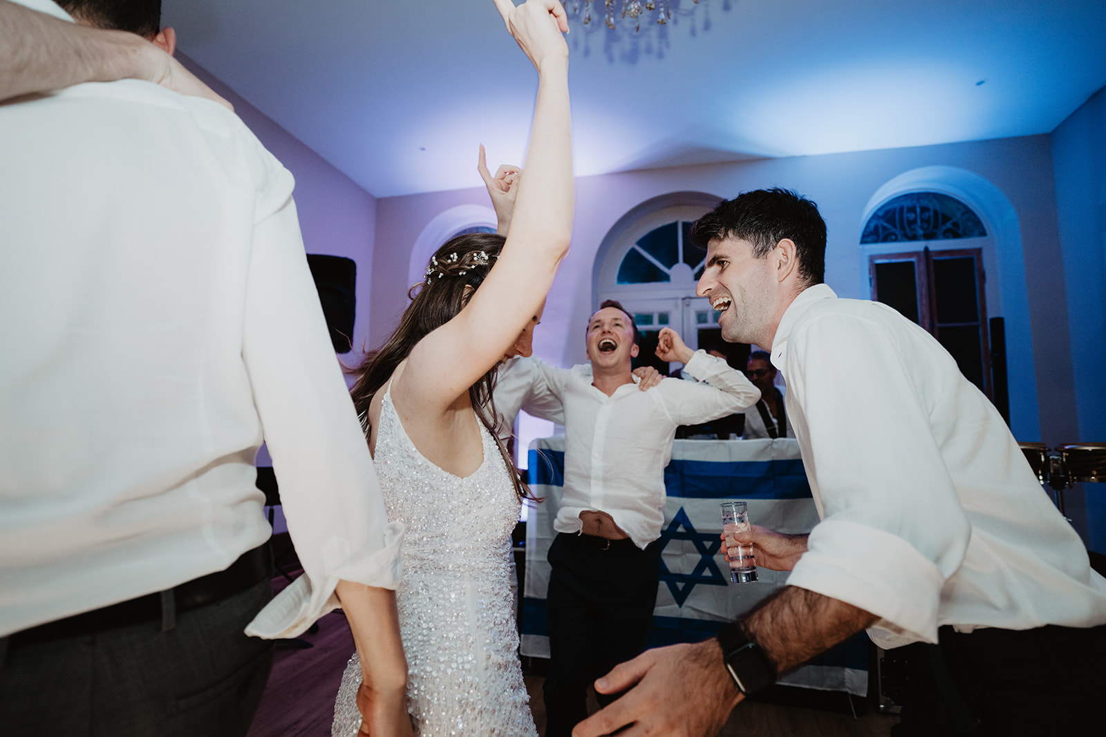 French wedding photos and video duo Bordeaux dancing party fun chateau fengari
