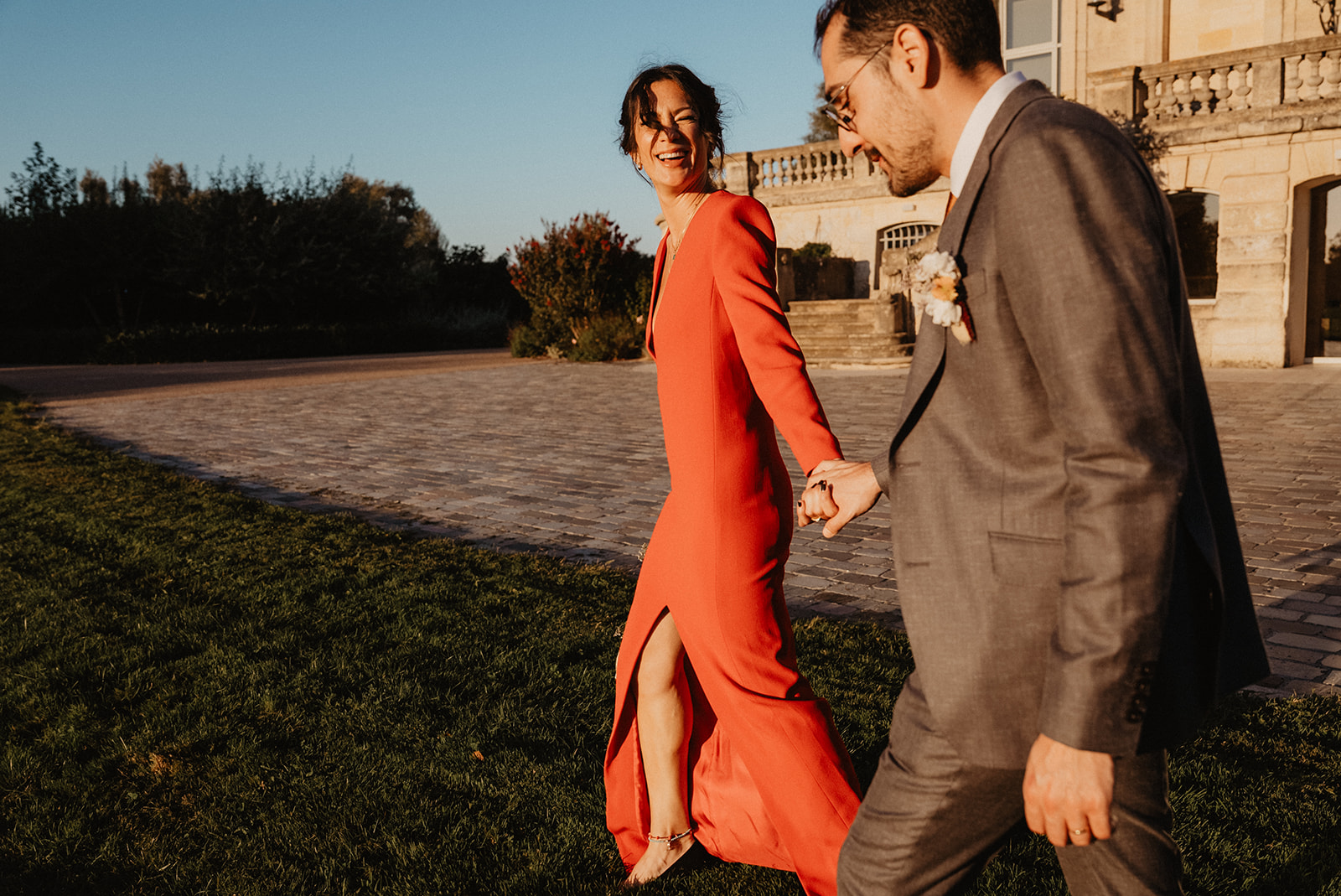 Intimist multicultural wedding in france at chateau grattequina bordeaux, autumnal theme, photos los caballeros weddings