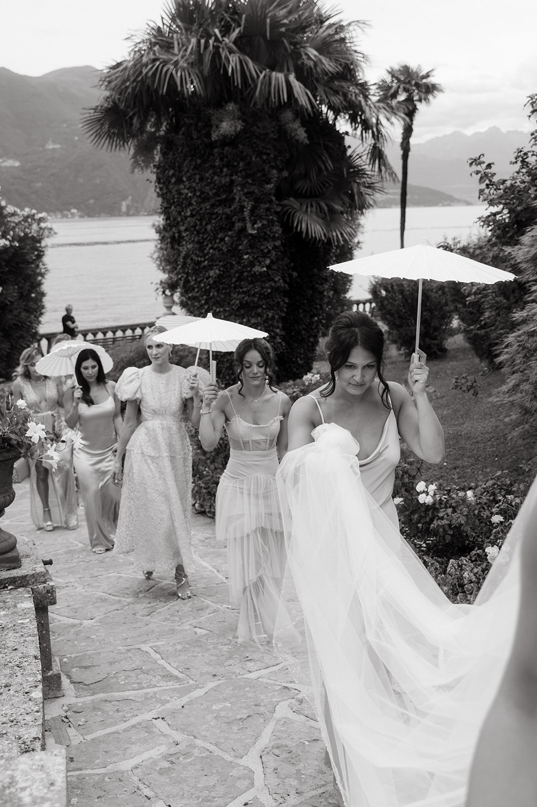 trendiest Bridal party photos with umbrellas 