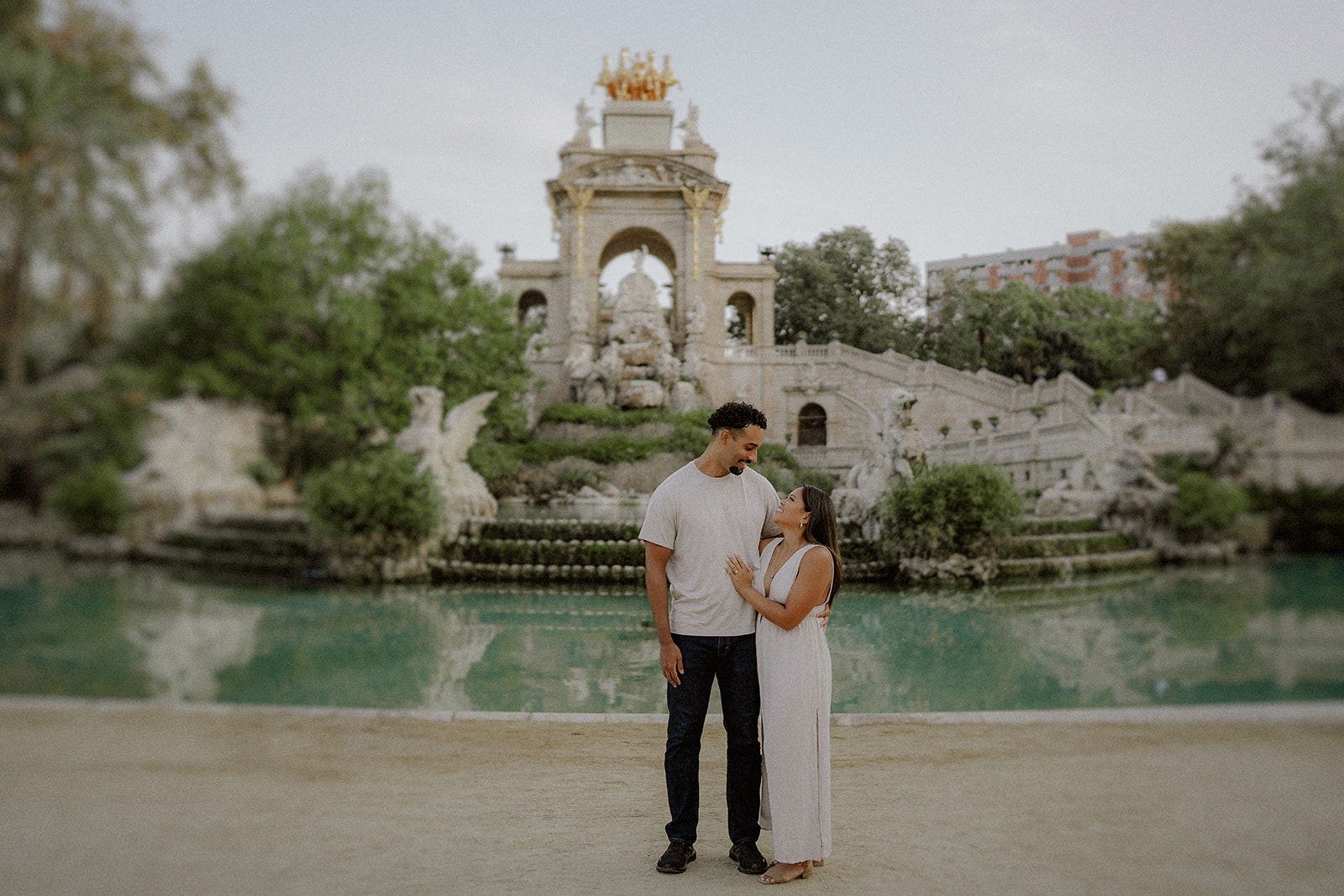 Couple photoshoot in the Parc de la Ciutadella in Barcelona