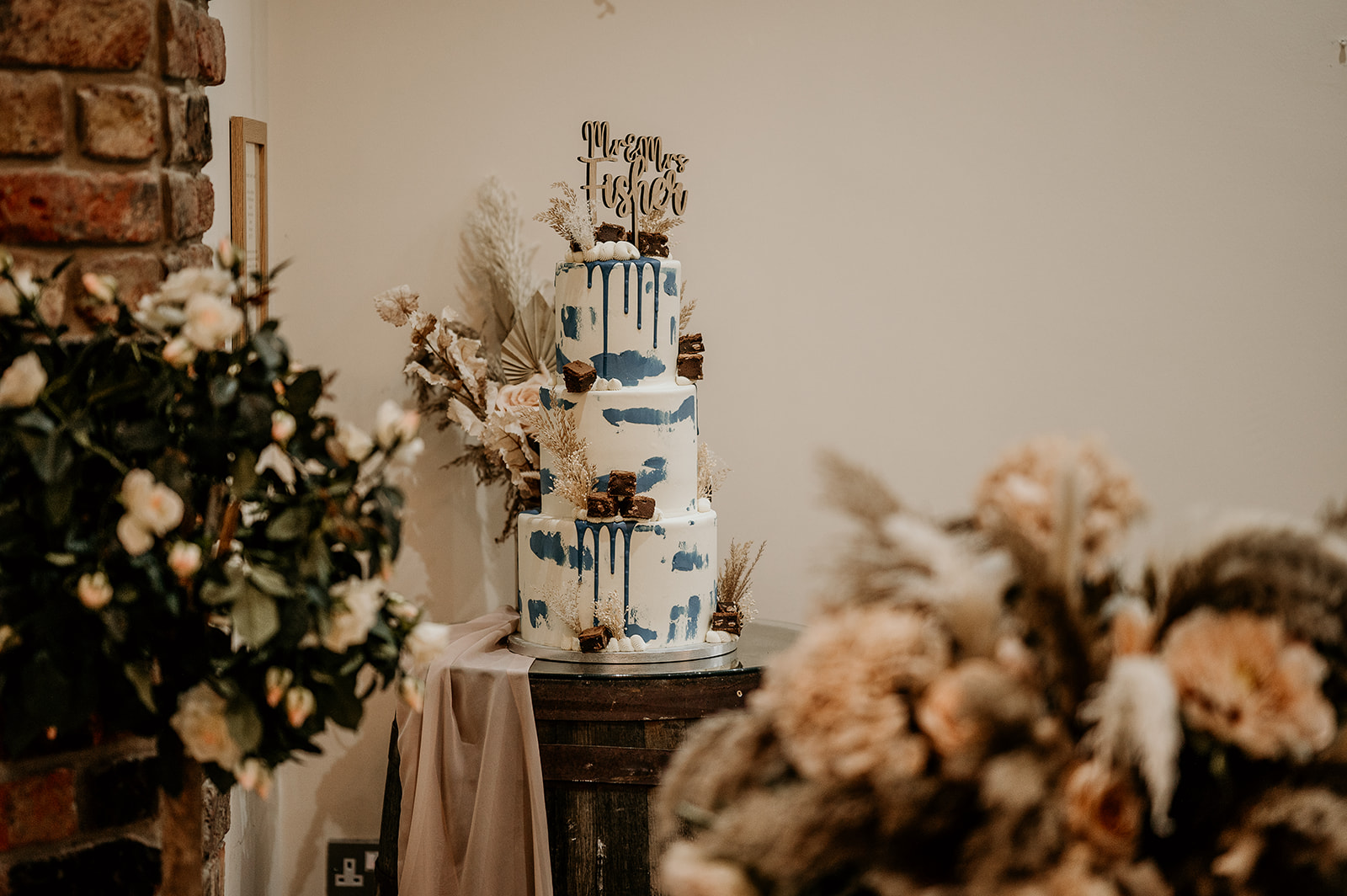 wedding cake white hart inn