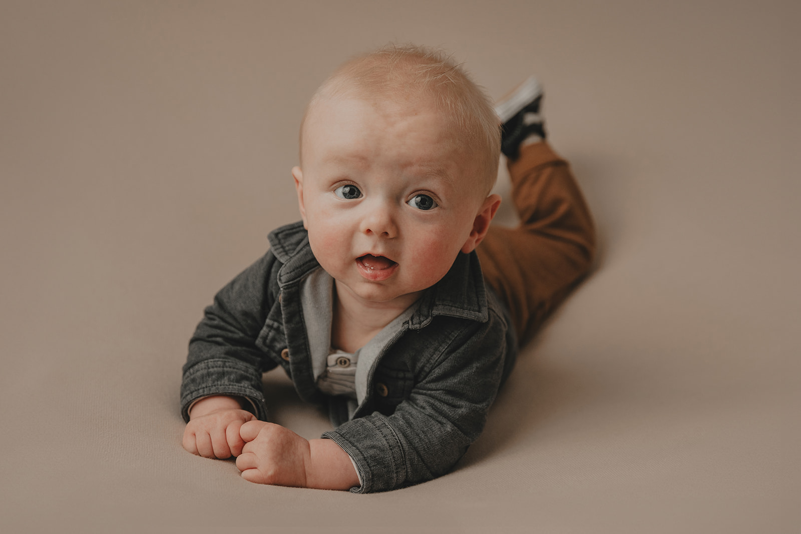 babyfotoshoot gelderland studio heerde zwolle apeldoorn warm boho spontaan baby fotografie