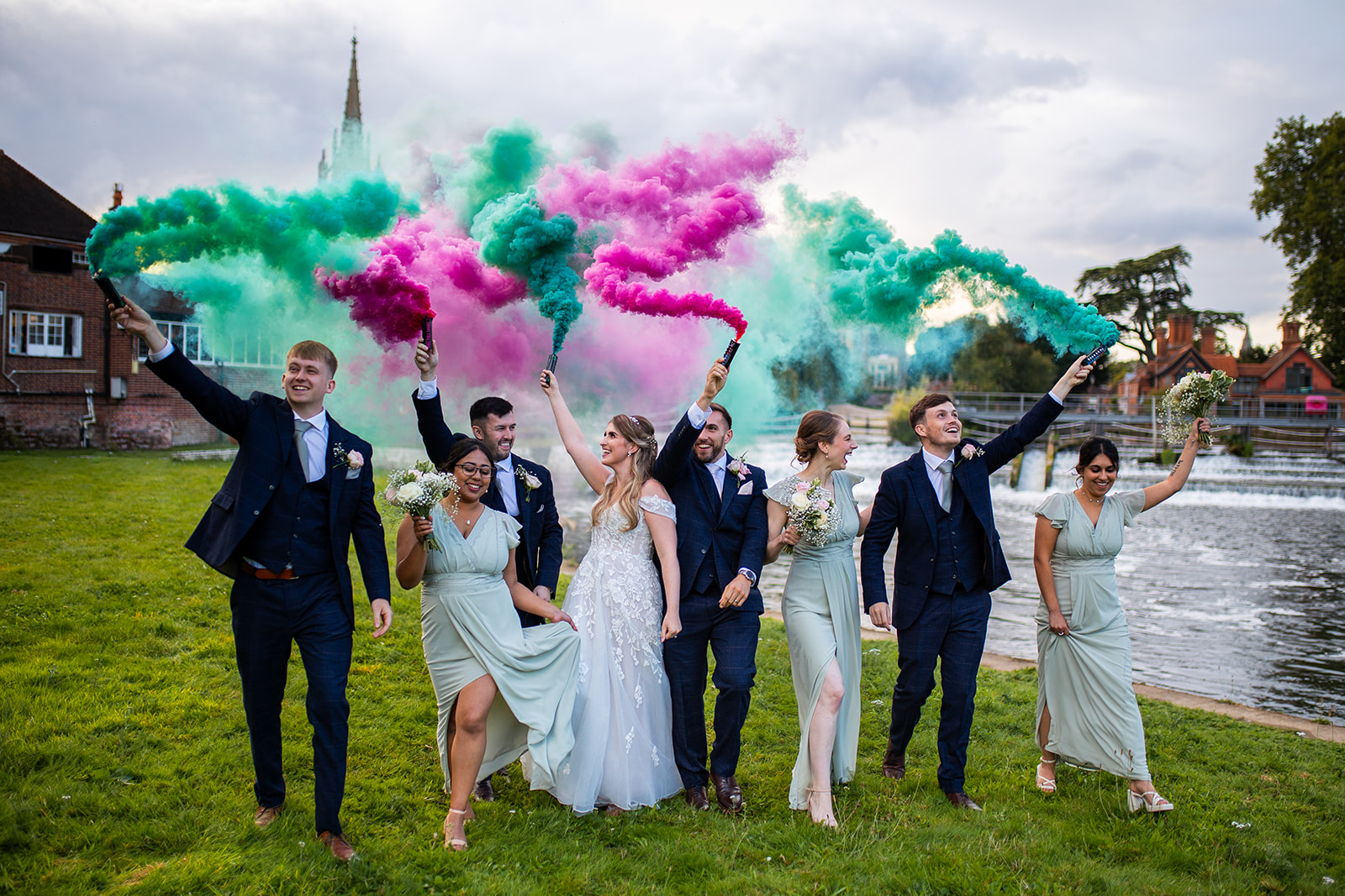 wedding party smoke bomb creative photography