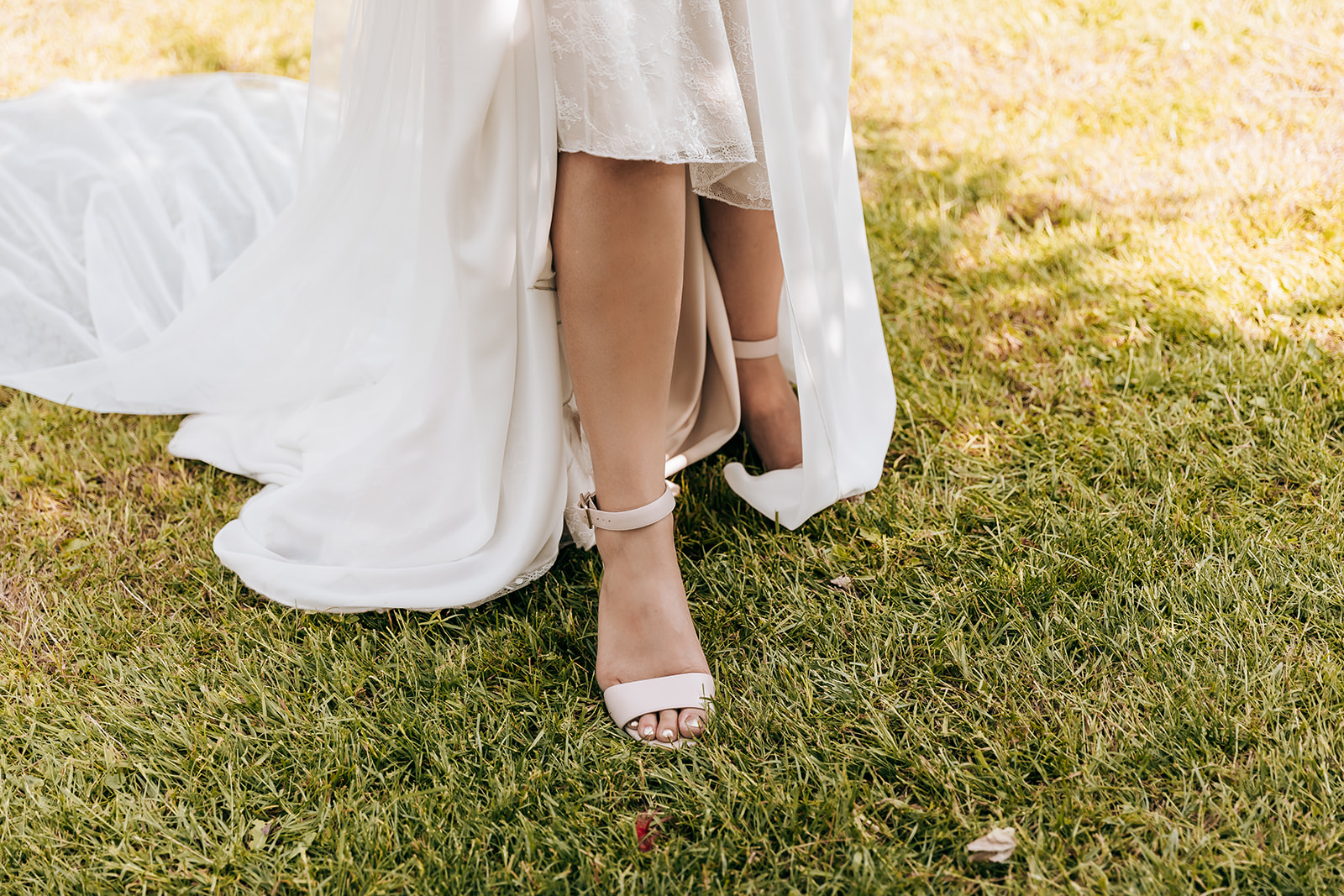 Bruid, schoenen, hakken, trouwjurk gesp