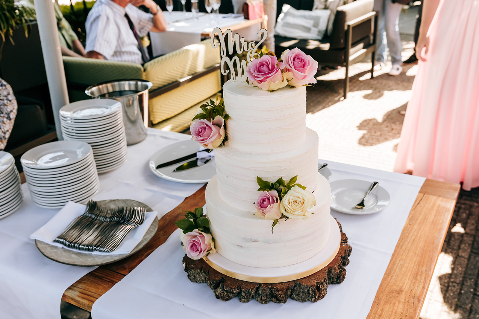 Bruidstaart trouwtaart taart gebak vlaai snijden trouwen bruiloft