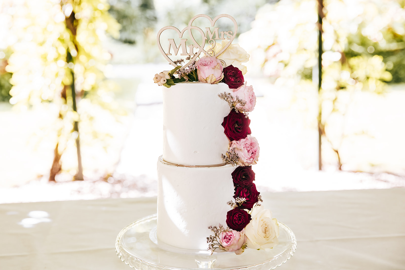 Bruidstaart trouwtaart taart gebak vlaai snijden trouwen bruiloft