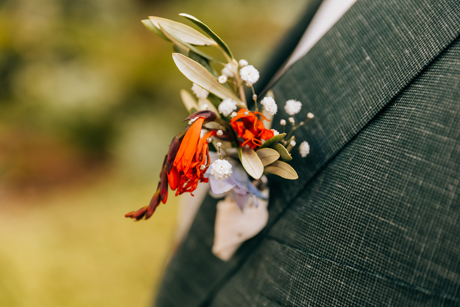 bloemen mooi bruid trouwen corsage bruidegom Oostelbeers