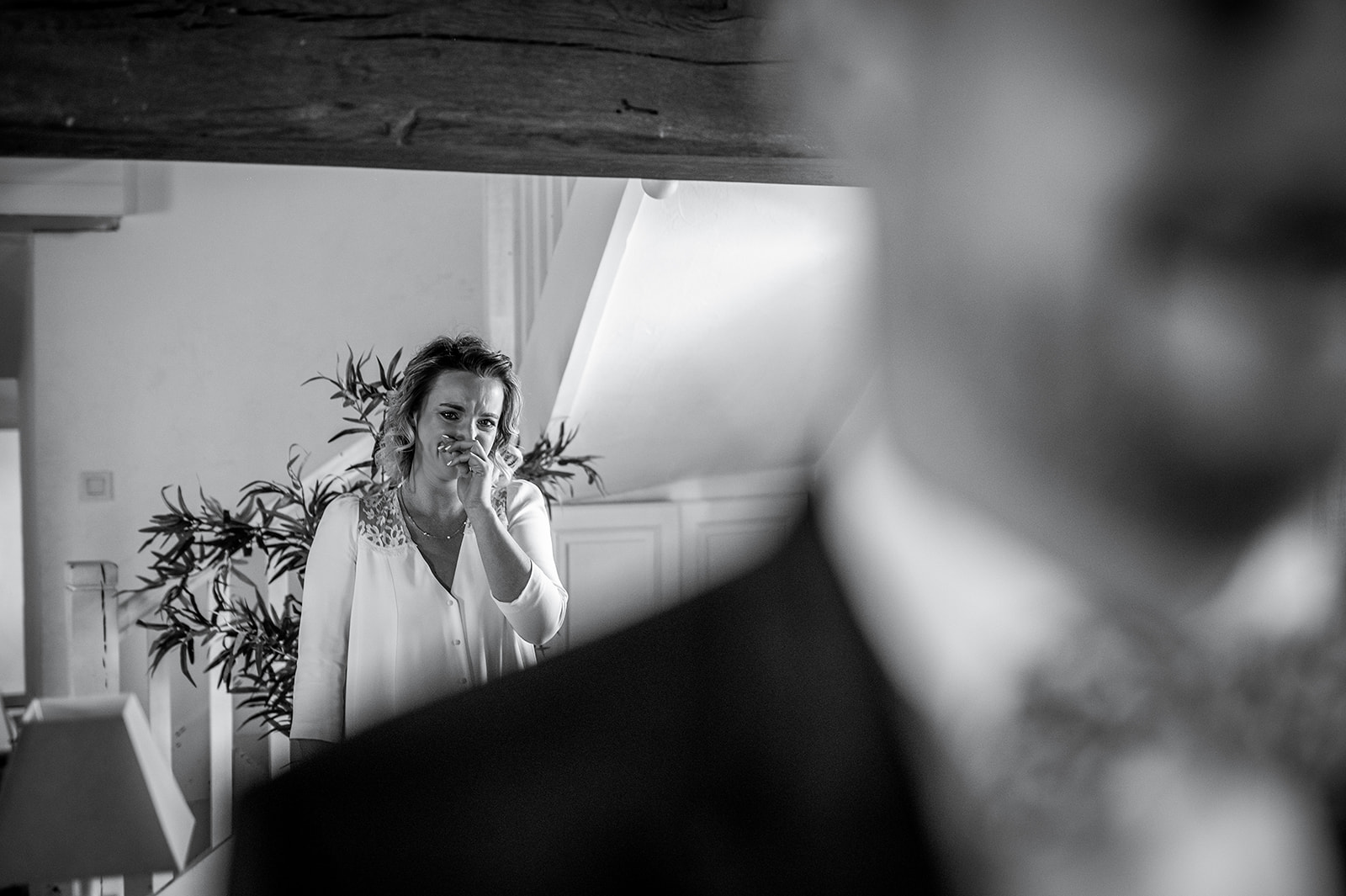 Franck-Chemin-Photographe-Mariage d'automne hiver à  Chartres, le marié va découvrir la mariée