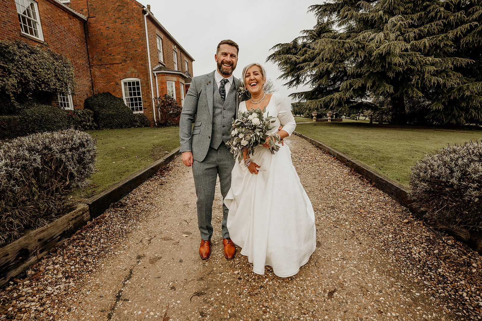 bride and groom at swancar farm in nottingham