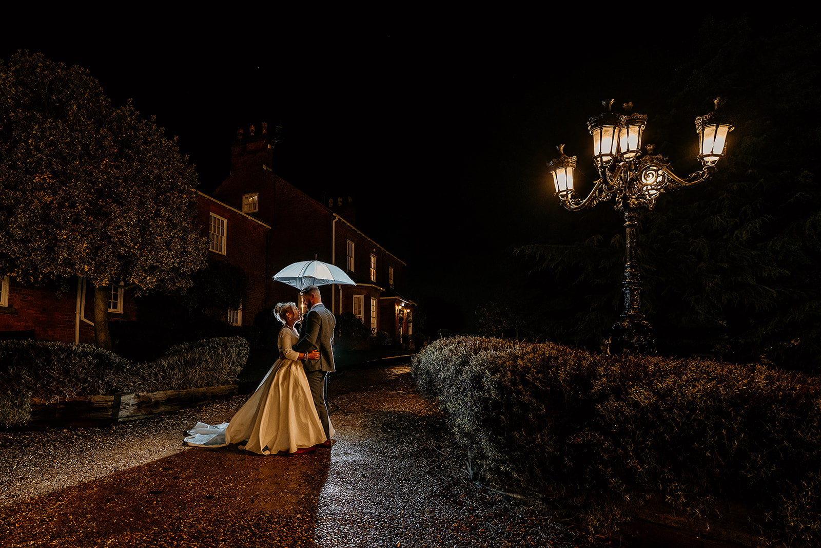 creative wedding pictures at swancar farm