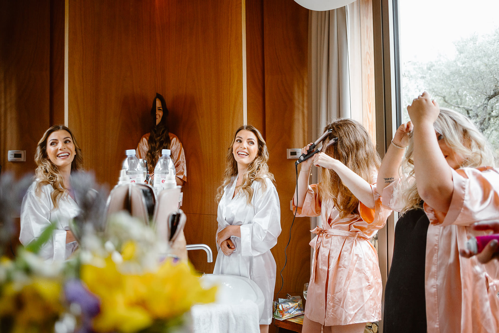 Bride and bridesmaids having fun during the getting ready in the treehouse of Villa Cicolina