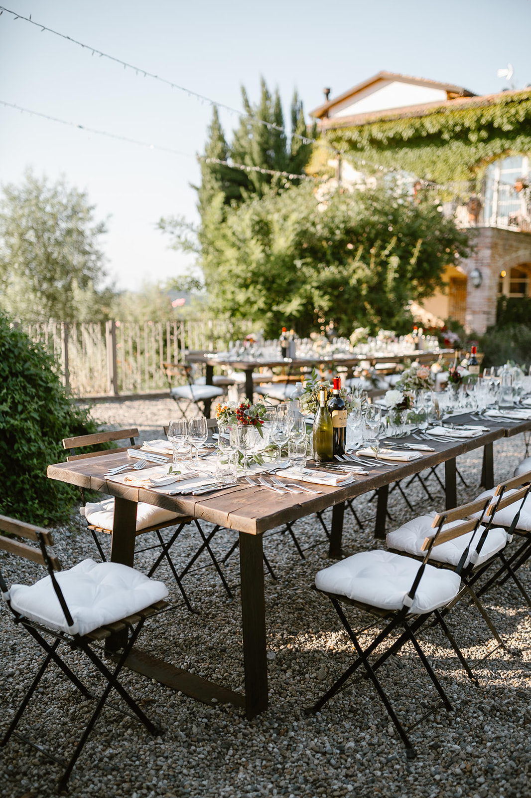 Wood imperial table for a country wedding in Mombaruzzo