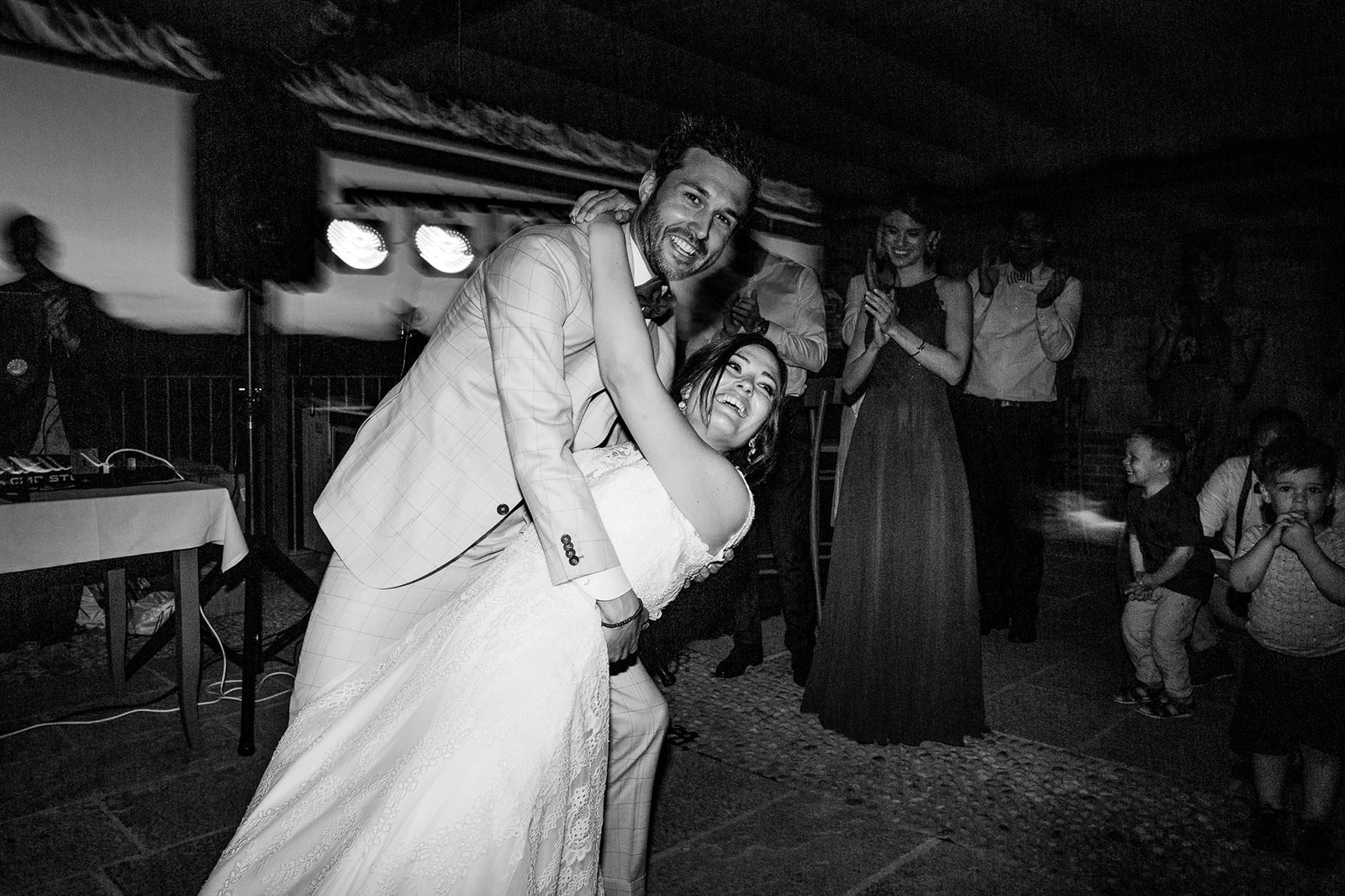 newlyweds dancing on their Italian wedding