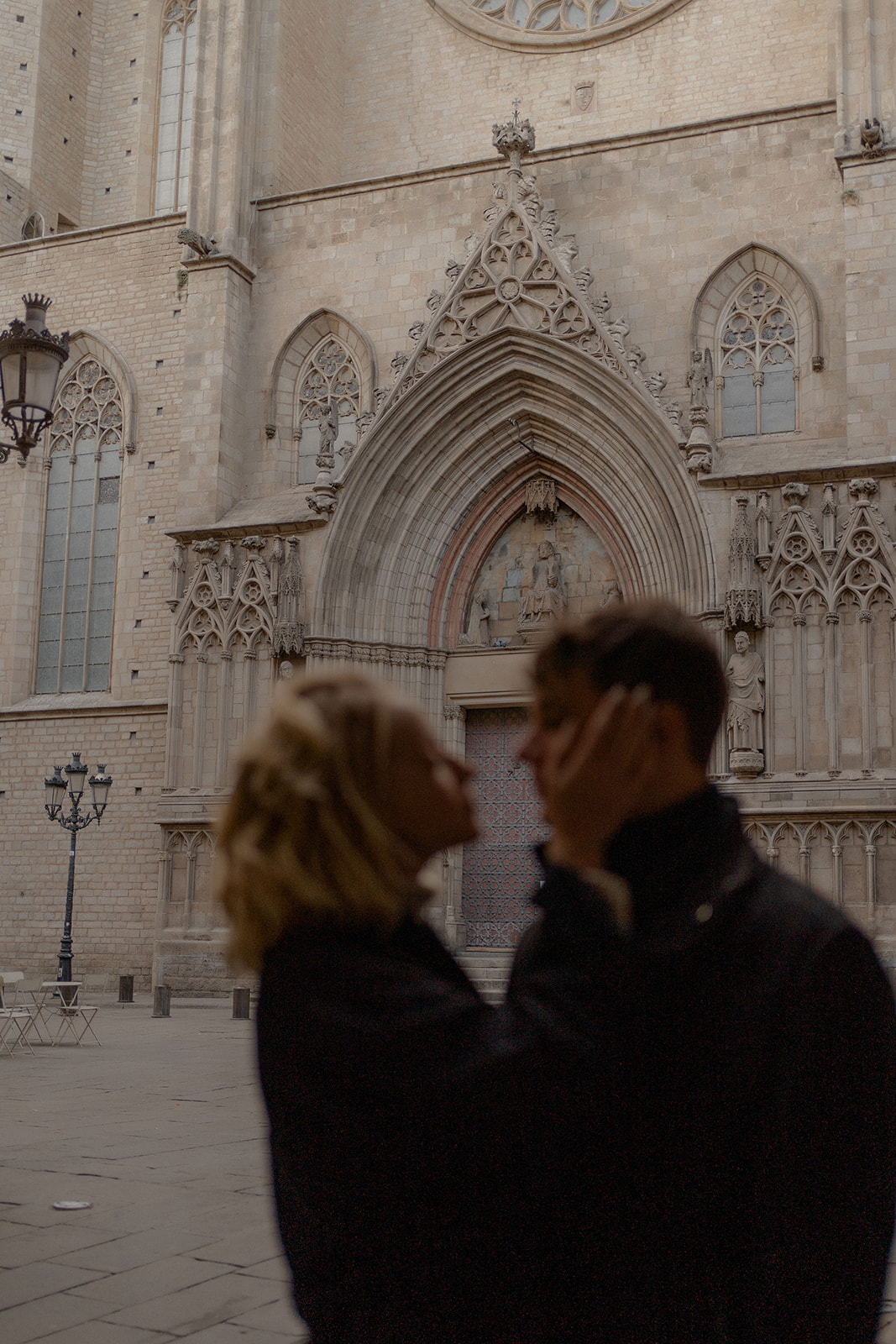 Couple Photoshoot in the Born district of Barcelona, lifestyle photography 
