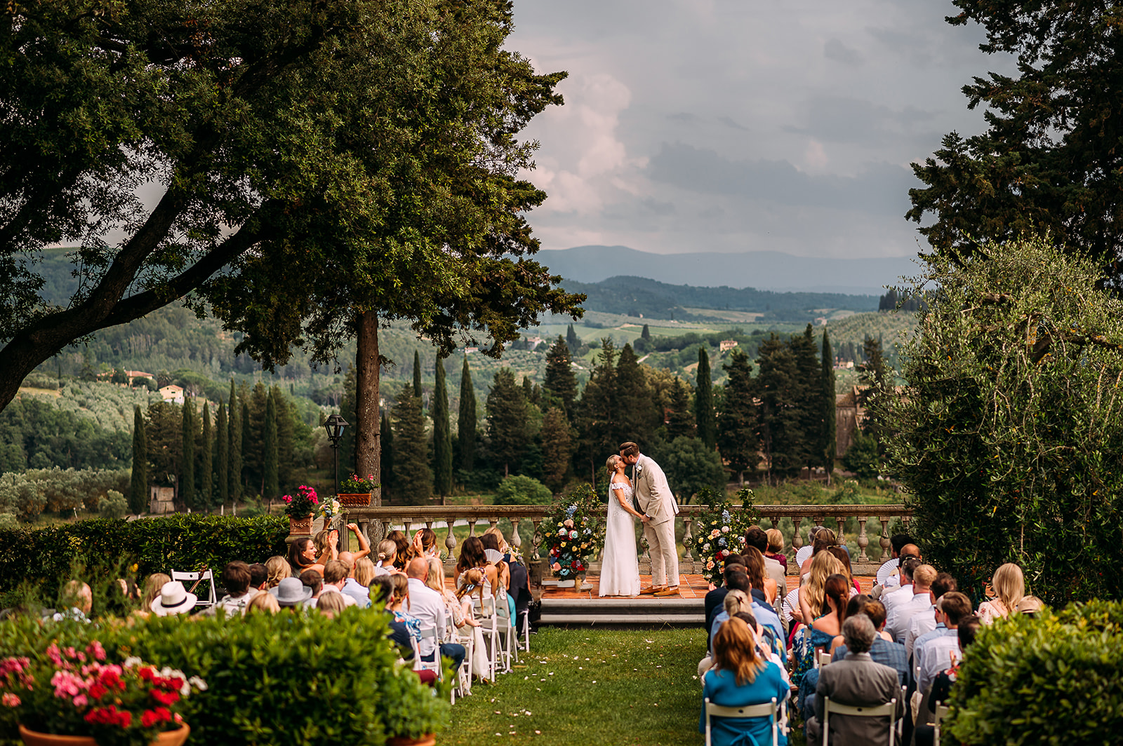 First kiss during the ceremony in Tuscany.