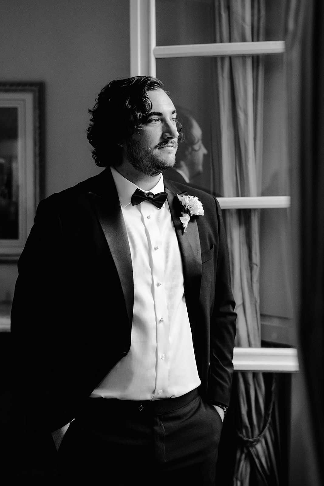 Intimate Winter Wedding in Florence photography groom getting ready