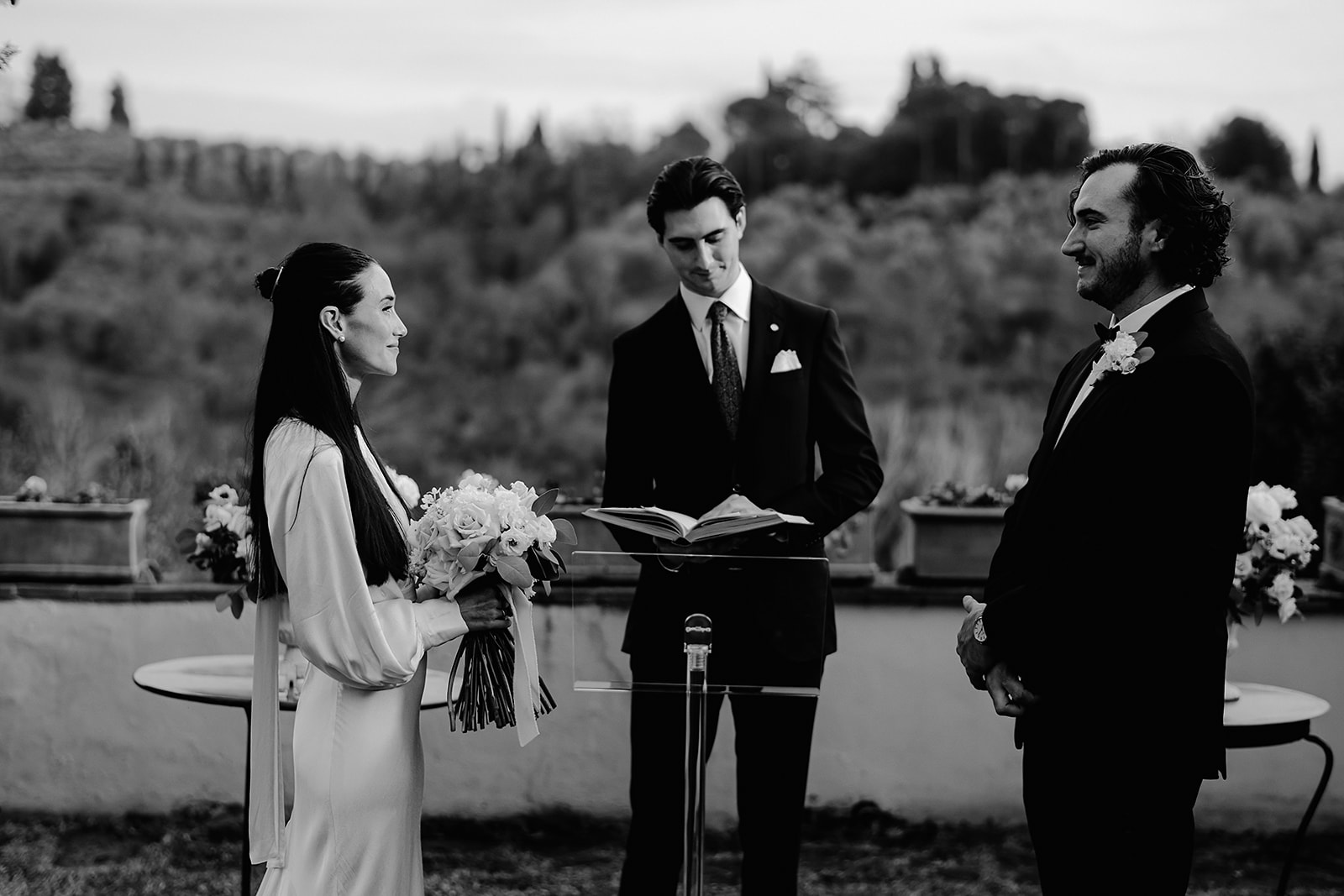 Intimate Winter Wedding in Florence photography outdoor ceremony spot
