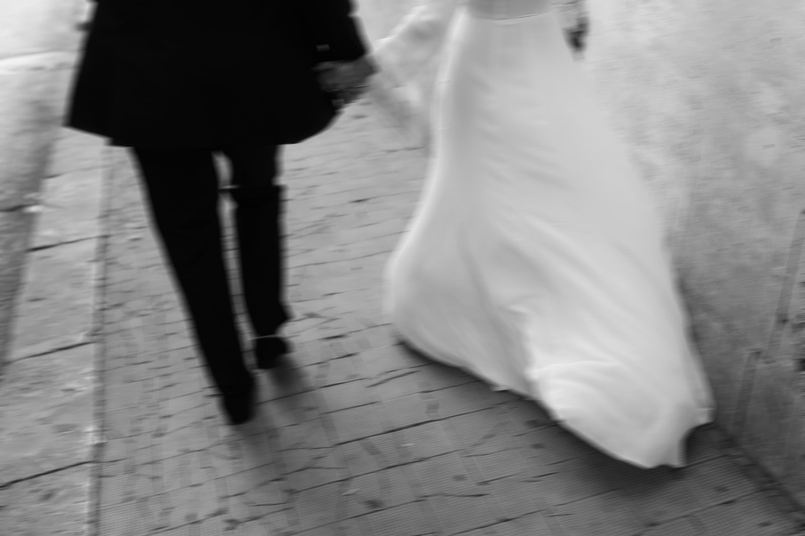 blurry wedding photo of a bride and groom in Italy