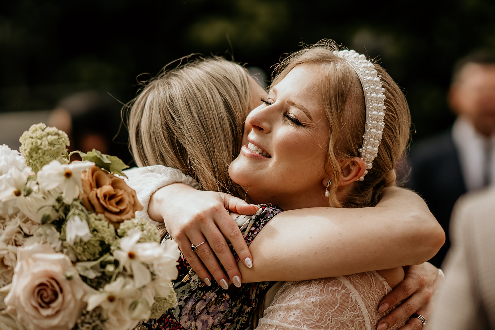 cuddle with the bride on the wedding day